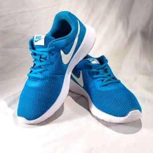 Nike Tanjun Teal Blue Lace Up Low Top Running Shoes Women's Size 8.5 Pre-owned